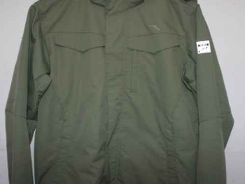 从山野到街头 一件冲锋衣和不同鞋子的搭配全攻略