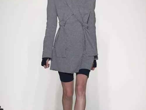 垫肩的秘密让你的穿搭瞬间提升气场