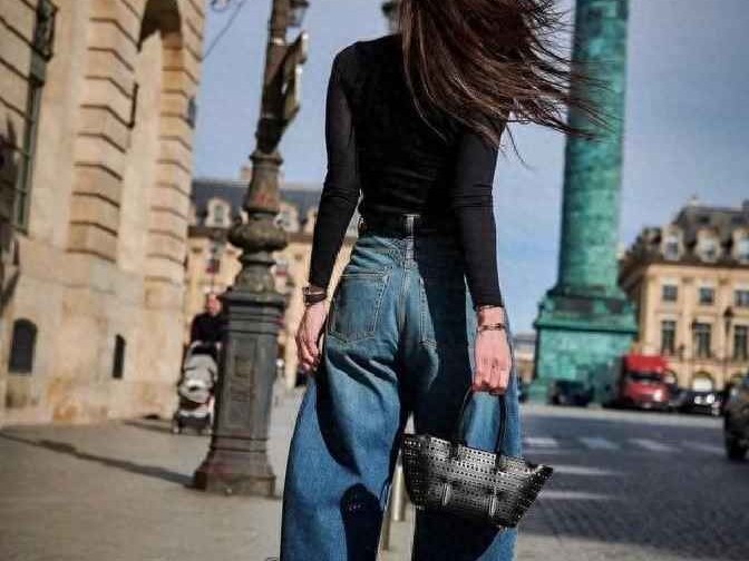 秋冬弯刀裤穿搭秘籍：胯宽腿粗隐形术，百搭时髦超简单