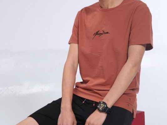 灰色T恤配什么裤子男士穿搭秘籍大公开