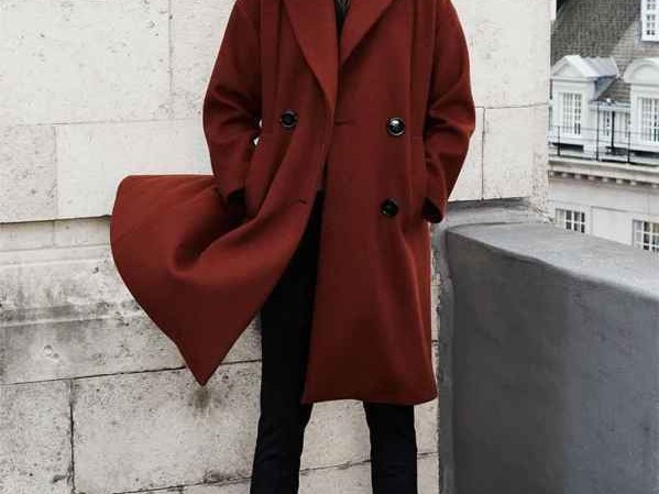大衣内搭不烦恼：一件大衣穿出七日精彩