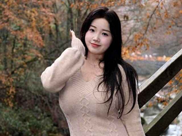 微胖女生穿搭指南：有肉身材也能穿出时尚自信