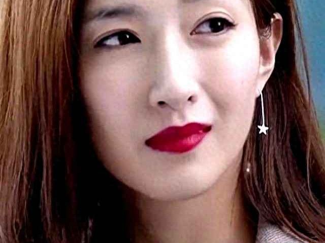 20岁女穿衣搭配图片