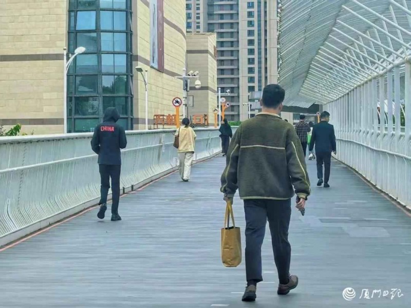 孩子穿衣怪象大公开：35度穿外套，13度穿短袖！妈妈们直呼看不懂！今天你家娃穿对了吗？