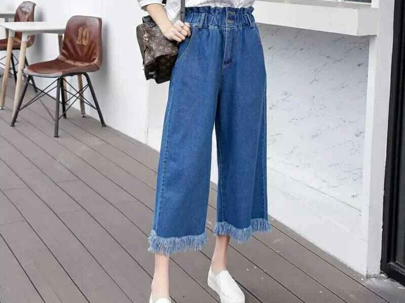 牛仔裤搭配全攻略 穿对上衣秒变时尚焦点