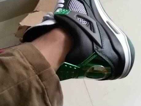 AJ4裤子搭配全攻略 穿出街头潮流范儿