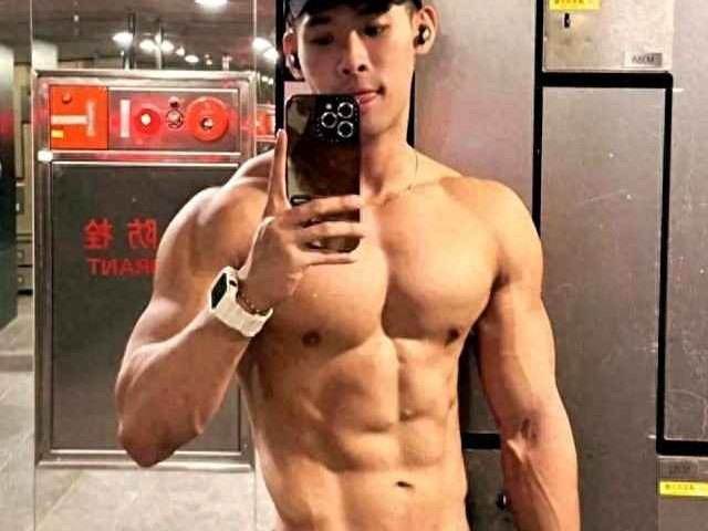 台湾健身教练Hugo Tang：公狗腰与翘臀的穿搭训练全解析