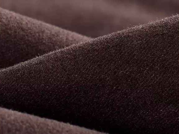 冬天穿衣噼啪响 揭秘容易起静电的面料和应对妙招