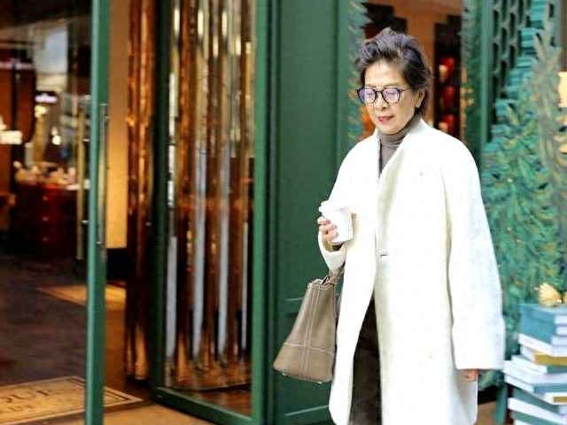 六七十岁奶奶的时尚穿搭：年龄只是数字，气质才是王道