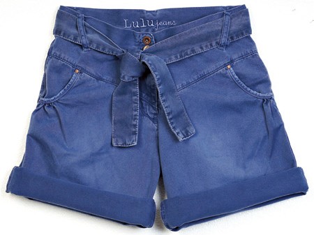 藏蓝色配裤子颜色指南 优雅显瘦的配色方案