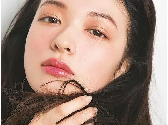 镜子里的那张黄脸究竟是怎么回事