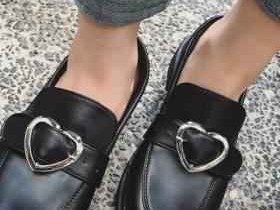 小皮鞋万能穿搭指南 从踩雷到时髦只差这一篇