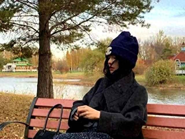 穿衣黑灰搭配 这么高级的“黑灰系”，穿在身上美爆了，8个时尚搭配模板