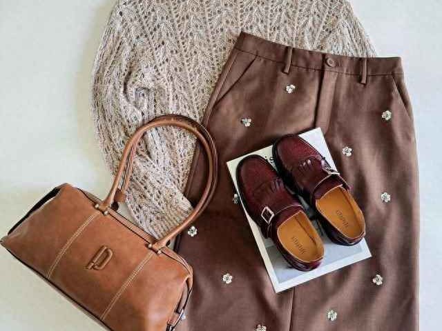 早秋甜美通勤穿搭：13套温柔风Look让你高级又舒适