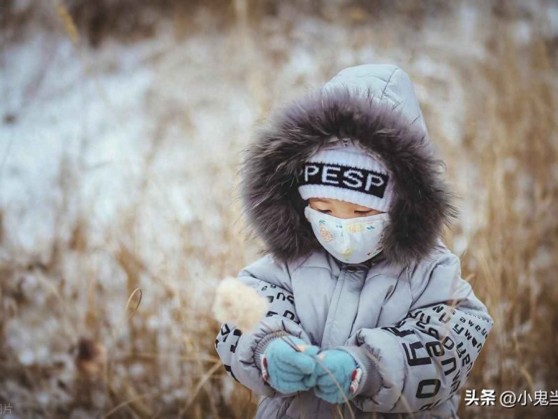 孩子冬天穿衣搭配 冬季给宝宝穿衣总踩坑？3 个 “反常识” 技巧，娃暖不生病还舒服