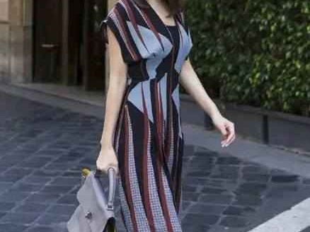 林心如穿衣搭配图 49岁林心如增肥后美得更高级，穿西装+阔腿裤好富贵，差点认不出