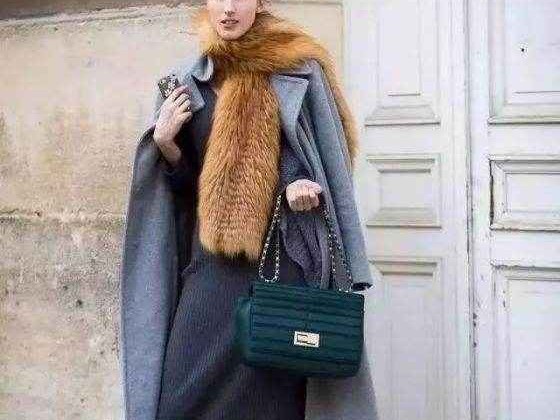 灰色大衣内搭颜色指南 穿出你的冬日高级感