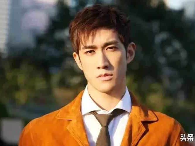 男士长脸穿衣搭配：长着一张“大长脸”也好看的7位男星，个个英俊帅气，高级感十足