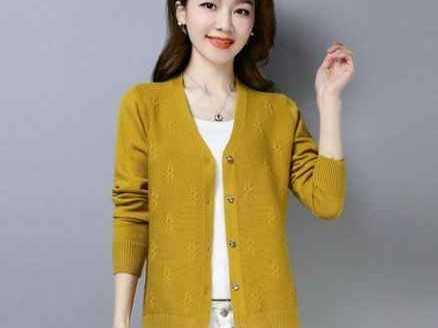 女人知性穿搭秘诀：针织衫衬衫配裙子，优雅洋气全搞定