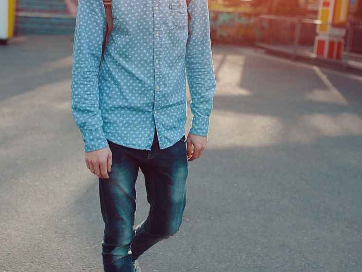 男生灰色卫衣配裤全攻略 这样搭准没错