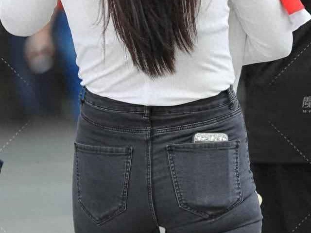 带娃出街穿搭宝典：国外宝宝穿衣搭配技巧，实用又时髦的亲子造型全攻略！