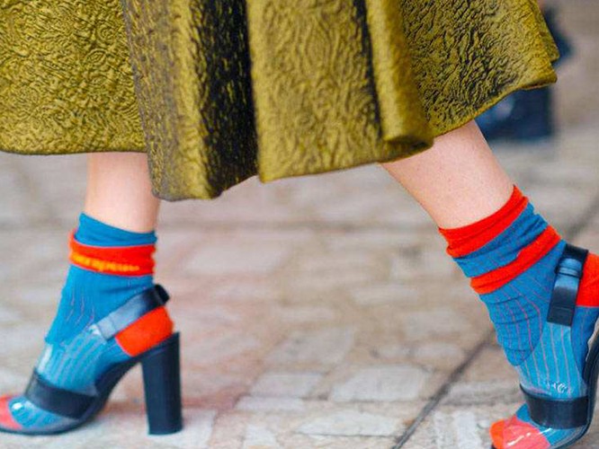 过膝袜搭配鞋子全攻略 从显高秘籍到混搭心法一次看懂