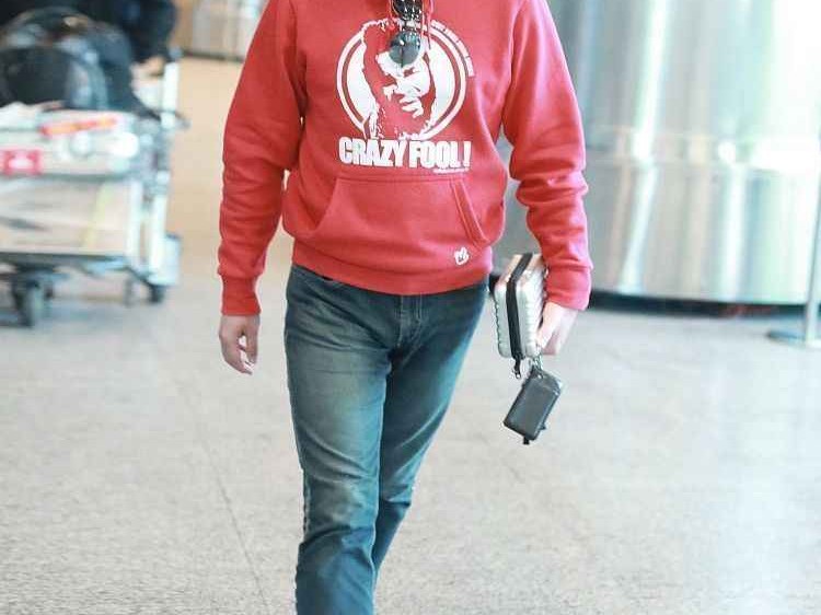 高级男士穿衣搭配 真正会穿搭的男人：不穿卫衣，不刻意扮嫩，用这4件衣服演绎高级