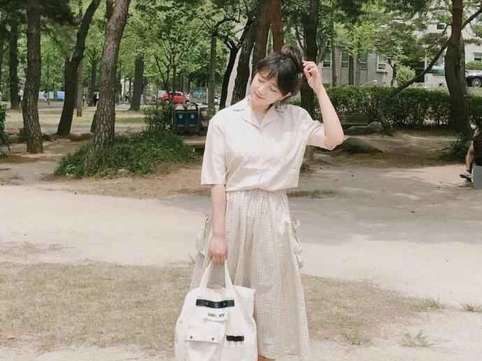 微胖小个子女生秋季穿搭指南：显瘦显高时尚秘诀