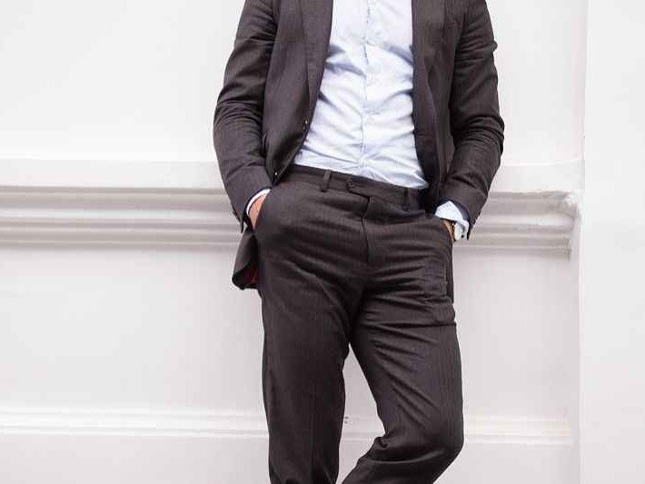 灰色西服配裤子穿搭全攻略 轻松穿出高级感