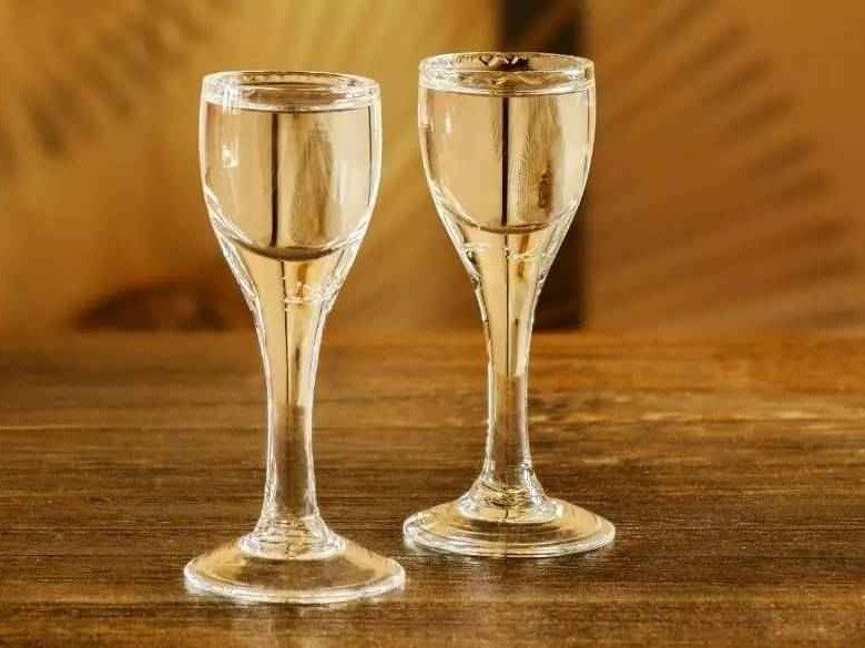 一杯白酒的色相密码，原来藏着这么多门道