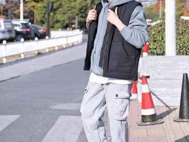 冬季男生穿搭宝典：4种色系轻松驾驭，不用动脑就能穿出范儿