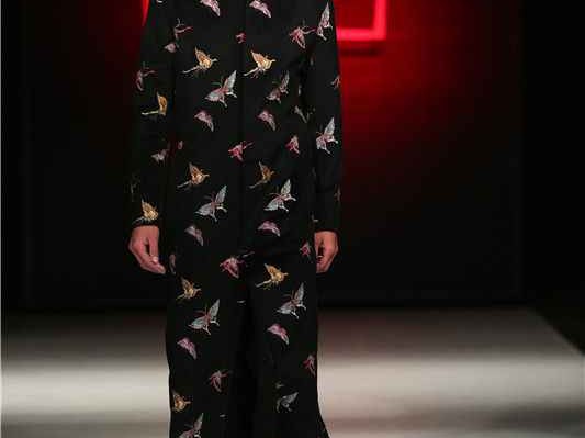 一针一线皆风骨：为何一件手工中式男装，能让男人穿出“精气神”？