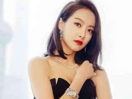 皮短裤穿搭秘籍：跟宋茜杨幂学做秋季酷女孩