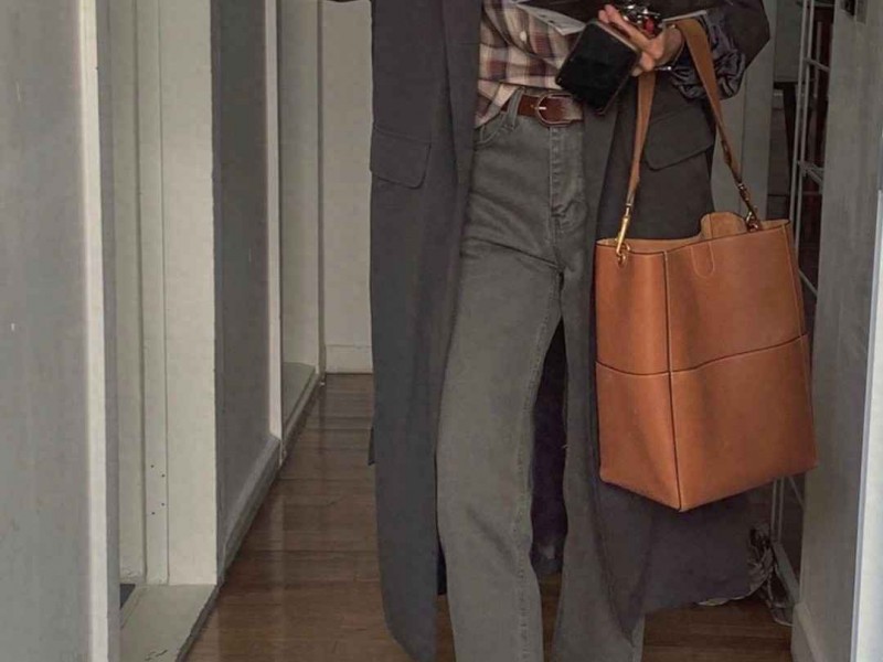 冷色系穿搭秘籍：用冷色调打造温暖秋日造型，时髦大方又高级