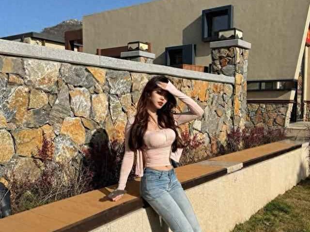 甜美系女生穿搭攻略：如何穿出高挑身材？这几套搭配让你颜值飙升！