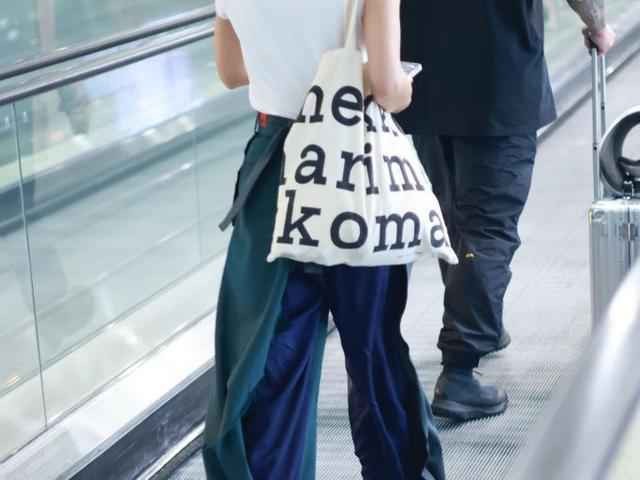 马伊琍的水桶裤穿搭技巧：瘦子也能穿出飘逸大气感