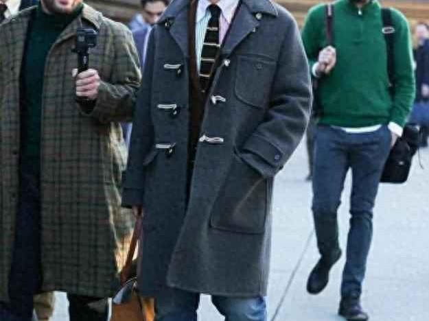 中老年男士冬季穿搭秘诀：帽子与亮色衣物的必要性，素人实例一看就懂