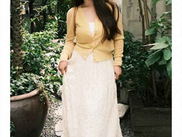 160cm女生春季穿搭秘诀：裙过膝、衣不紧，优雅显瘦又气质