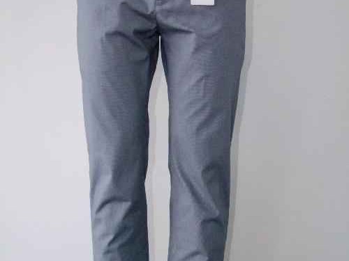 深灰色裤子搭配上衣全攻略 穿出高级感就这么简单