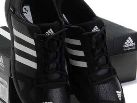 男阿迪达斯穿衣搭配 冲锋衣+运动鞋，才是中年男人秋冬加分打扮，既暖又帅，谁穿谁帅