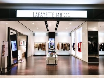 纽约标志背后的品牌密码：从街头符号到时尚传奇