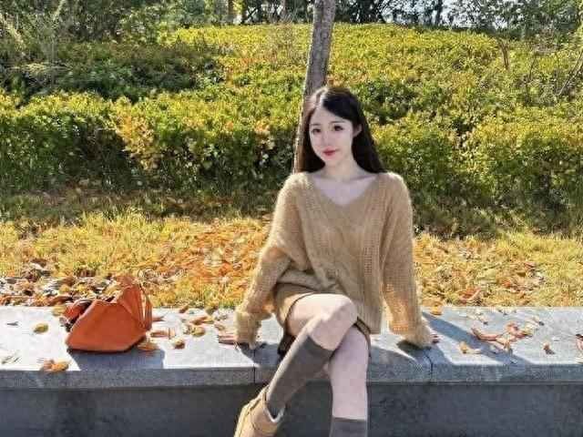 一浅一深颜色搭配法：穿衣秘诀，轻松穿出高级氛围感