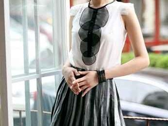 半身碎花裙的万能上衣搭配术 告别土气穿出高级感