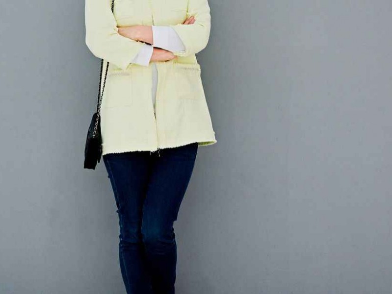 米色衣服配什么裤子才能告别路人感 这份高阶搭配指南让你穿出毫不费力的高级