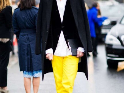 黄衣服配什么裤子 从显白到高级一篇搞定