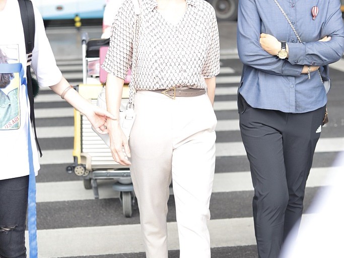 花衬衣搭裤子口诀记好 时髦不翻车指南