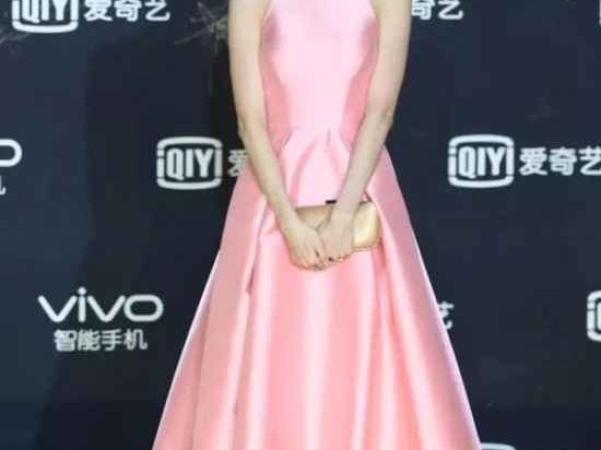 穿对礼服更要选对发型 这些搭配技巧让你惊艳全场