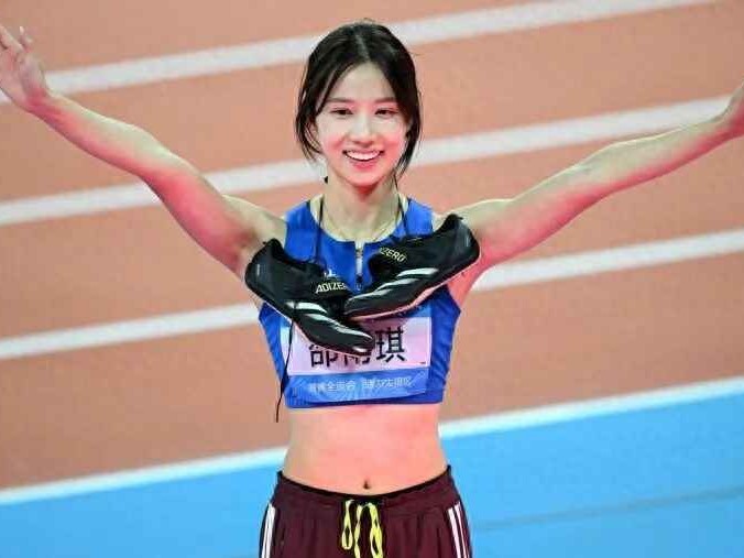 陆佳雯全运会跳高风采：颜值与实力并存的女子跳高女神