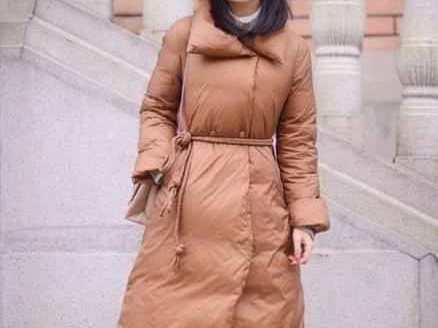 胖女学生和小个子冬季穿搭全攻略：短款羽绒服配长裤，显高瘦不臃肿