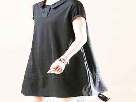 T恤配裙子选对款 穿出今夏松弛时髦感